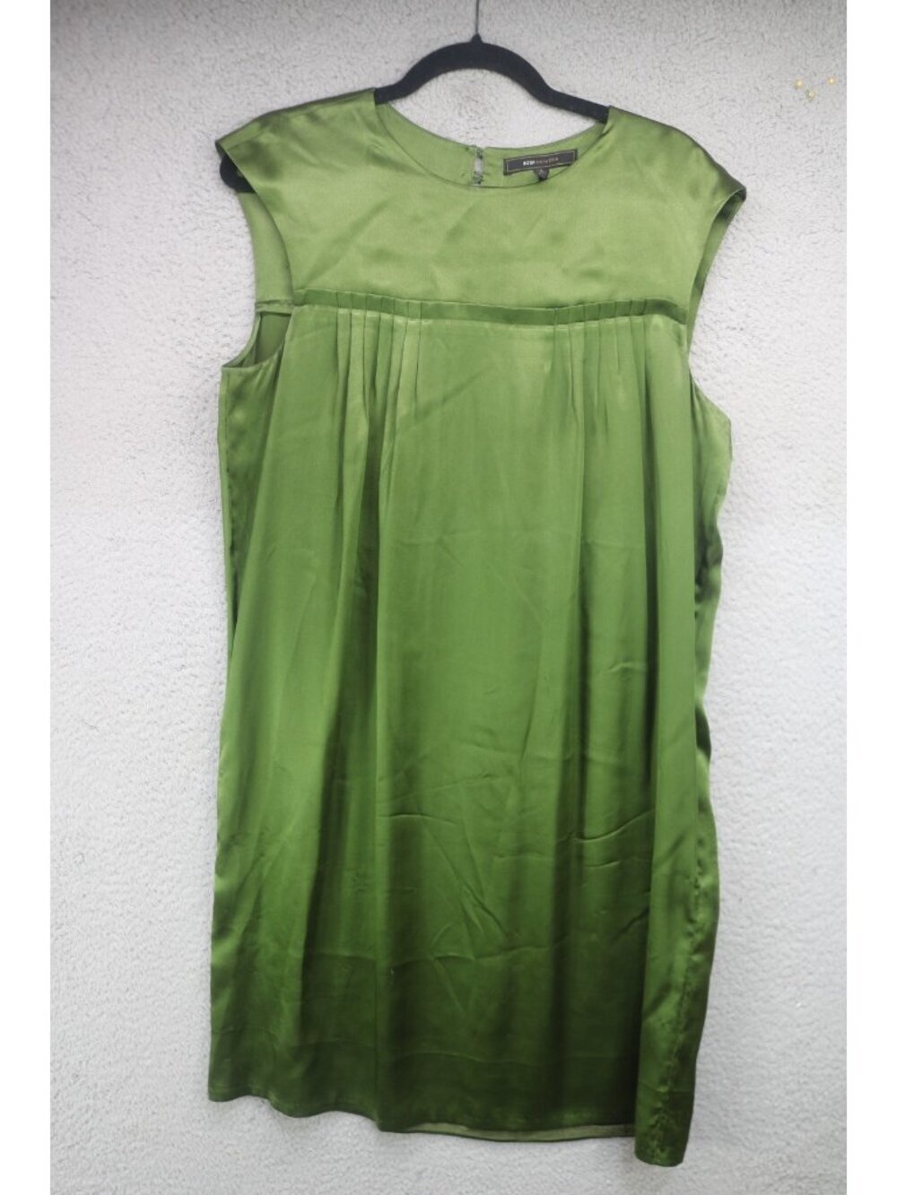 BCBG Maxazria 100% Silk Olive Green Dress-Medium-Whimsigoth-Soft-Pockets